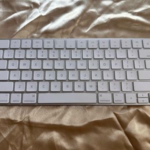 Magic Keyboard with charging cord